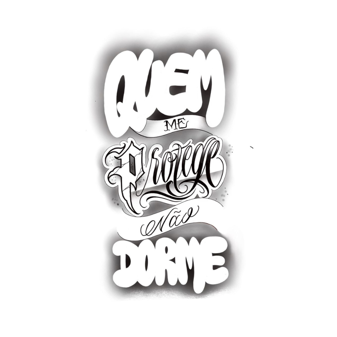 Tatuagem Lettering "Quem me protege não dorme"