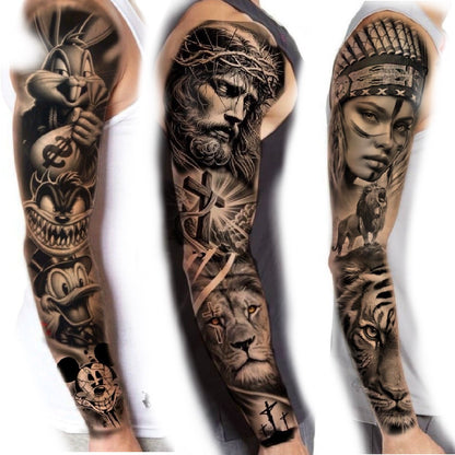 Tatuagem fechamento lateral de Braço Preto e Branco - Bruno Bicudo