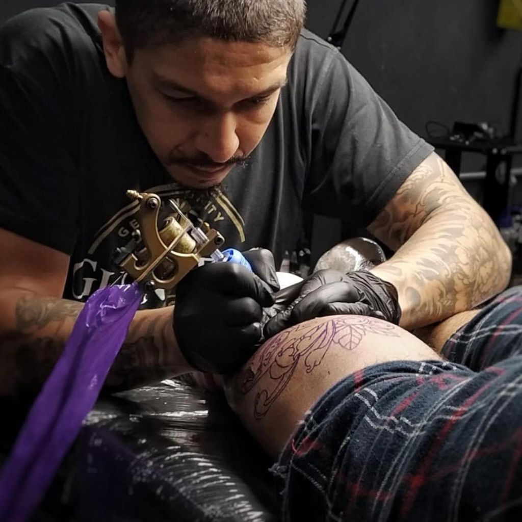 Tatuagem Black Work Coruja e Chave